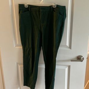 Gently used - in great condition Green Old Navy Pixie pants size 12.